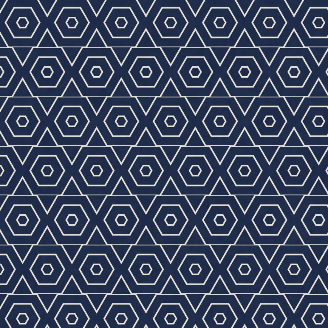 Hexágonos anidados en crema sobre azul marino, en repetición a medio salto, dibujados por el motor GeoPrint
